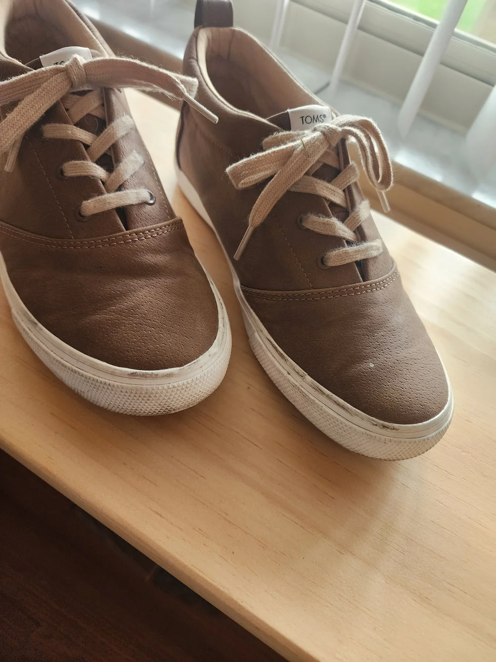 TOMS Boys Fenix Mid Top Sneaker Toffee Brown Size 6